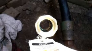 Замена крана в колодце...в  связи с падением давления воды из-за старого вентеля.