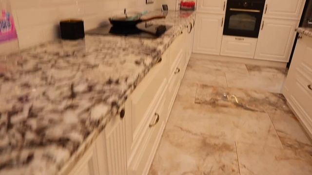 Кухонная столешница и остров из гранита Royal White смотреть онлайн