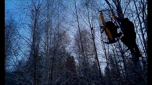 Мотопараплан развесился на дереве смотреть онлайн