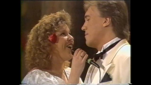 Vikingarna & Lotta Engberg - Drøm om Mej / Save Your Love ,Live Nyttårsaften 1989 смотреть онлайн