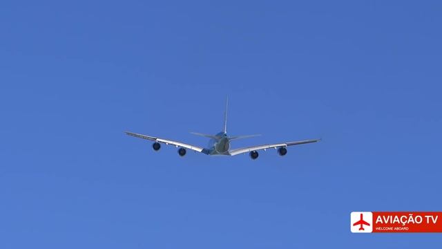 A380 da HI FLY sobrevoa o Aeroporto Lisboa. смотреть онлайн