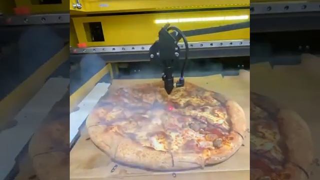 Режем пиццу лазером. смотреть онлайн