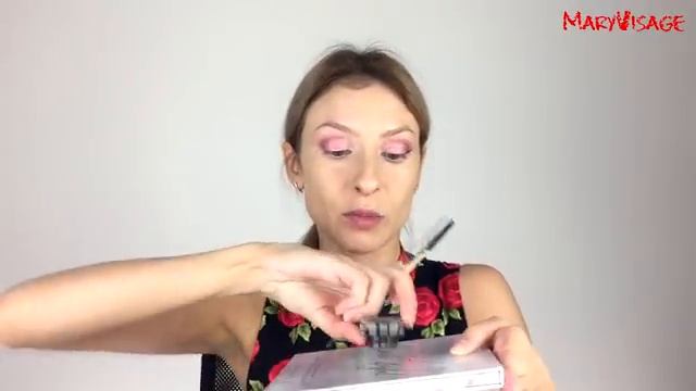 Нежный и яркий розовый макияж палеткой Carli Bybel смотреть онлайн