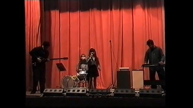 "Песенка про слона" муз. А.Сучёк, сл. В.Орлова, исп. Копилевич Ольга в сопров. гр. "Гадкий утёнок" смотреть онлайн