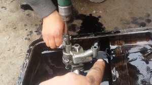 Как проверить исправность маслянного насоса двигателя змз 402 снятого с двигателя.