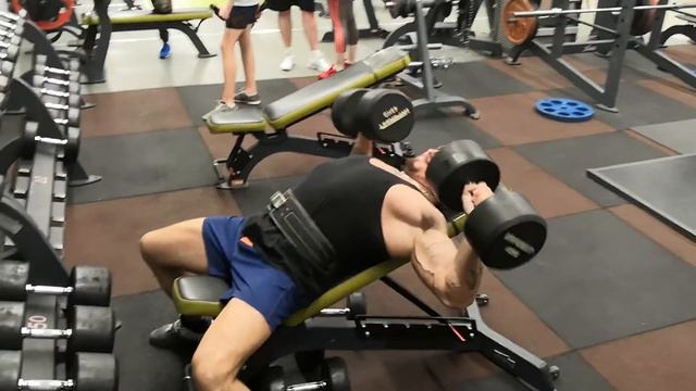 Жим гантелей под углом. смотреть онлайн