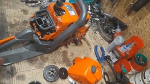 Бензопила Oleo-Mac 941C - устранение люфта ведущей звездочки