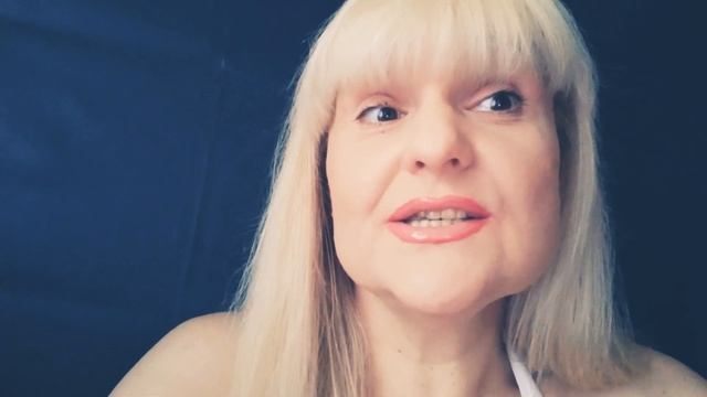 ...мне нравится безумно нежность пальцев...когда они на локоны ложатся...Буравская Людмила(автор). смотреть онлайн