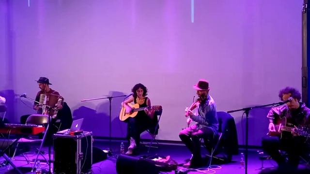 Malotira - La Galana y la Mar (live at Dia do Mediterraneo Lisboa) смотреть онлайн