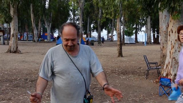 Евгений Дрейер читает стихи на Кинерете смотреть онлайн