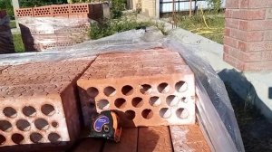 Почему появляется белый налёт на кирпиче после его укладки?