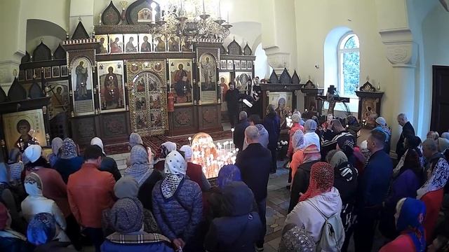 25.04.23 Радоница. Поминовение усопших. Прп. Василия исп., еп. Парийского. Часы. Литургия. Панихида смотреть онлайн