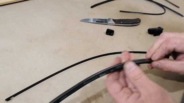 Как поменять резинку на дворниках. Замена резинки на бескаркасных дворниках за 5 минут. смотреть онлайн