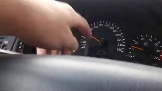 ошибка BREAKE LINING WEAR VISIT WORKSHOP! мерседес W210 смотреть онлайн