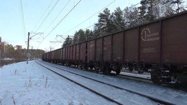 "Новьё". 2ЭС6-941 "Синара" с грузовым поездом смотреть онлайн