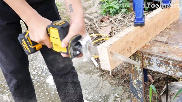 REVIEW เลื่อยชักไร้สาย Dewalt DCS312 VS Milwaukee M12CHZ ขนาดตัวที่เล็ก ใช้งานคล่อง ต้องมีไว้สักตัว