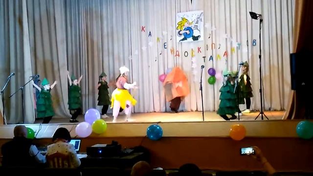 Танец ёлочек (Лучниковская музыкальная школа) смотреть онлайн