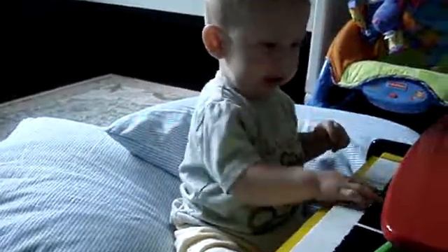 Петька играет на пианино смотреть онлайн