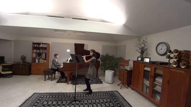 Hindemith Flute Sonata Mvt 1 Heiter bewegt смотреть онлайн