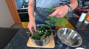 ХРУСТЯЩИЕ МАЛОСОЛЬНЫЕ ОГУРЦЫ с чесноком и укропом. Рецепт быстрых малосольных огурцов.
