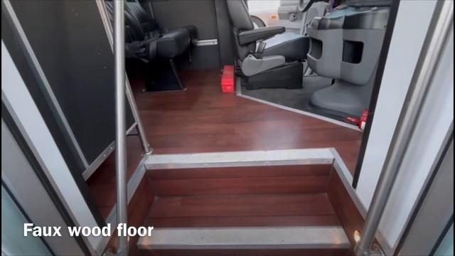 2017 Ford E-450 Executive Shuttle Bus смотреть онлайн