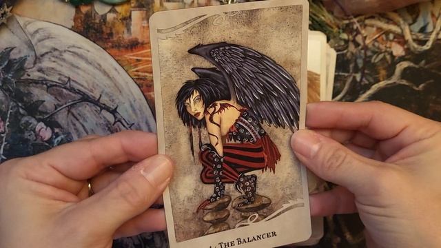 Love of Dragons Oracle first impressions and side by side of Amy brown decks смотреть онлайн
