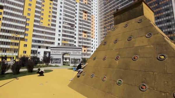 “Граффити “  двор  “6 континентов “