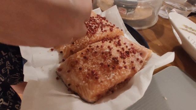 солим лосося с розовым перцем смотреть онлайн
