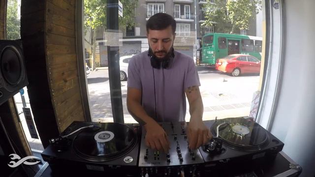 RICARDO MOLINARI SALOON2 SS смотреть онлайн
