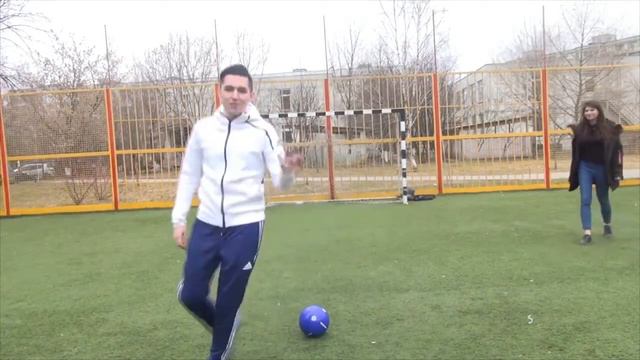 ФУТБОЛЬНЫЕ ЧЕЛЛЕНДЖИ С ДЕВУШКОЙ смотреть онлайн