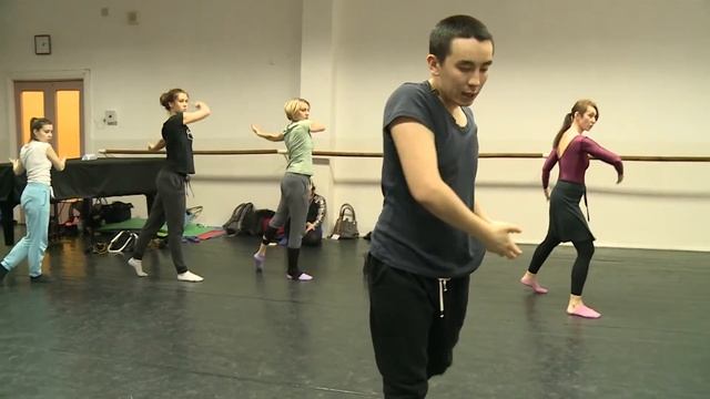 Танцевальная комбинация по кругу на основе обрядовой культуры народов Бурятии и Монголии. смотреть онлайн