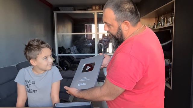 СЕРЕБРЯНАЯ кнопка за 100к ПОДПИСЧИКОВ смотреть онлайн