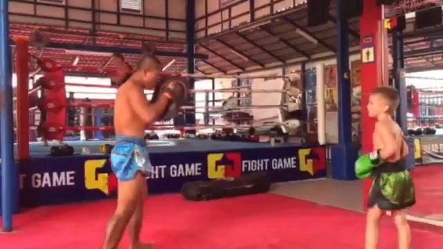 Саша Леонов тайский бокс Тайланд golden glory смотреть онлайн