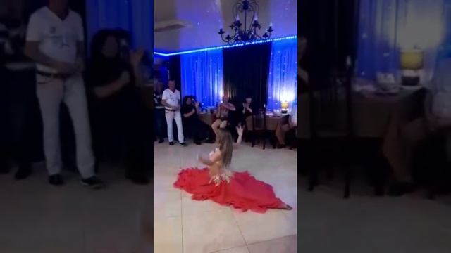 Световое шоу, и зажигательный танец живота )))) смотреть онлайн