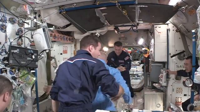 Astronauts play 'no-hand ball' for first-ever 'space olympics' смотреть онлайн