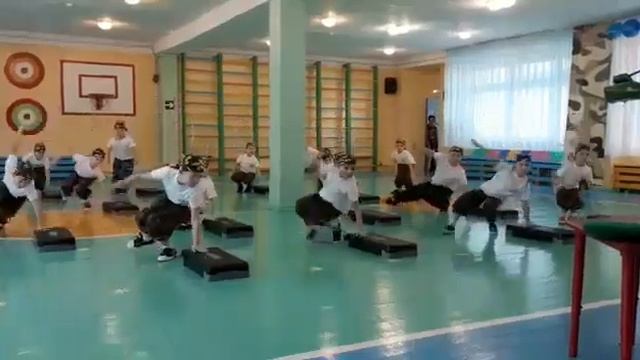 Степ-аэробика "Тренировка будущих солдат" смотреть онлайн