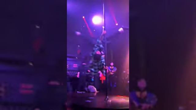 Tanjiro pole dancing on Stay background music смотреть онлайн