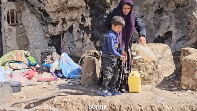 Homeless twins: displacement of Ashraf and the twins after the house and life caught fire смотреть онлайн