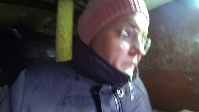 Дед учит с Фадеем историю. Слазили в подвал. Дневная кормёжка коровы. О проблемах в школе. смотреть онлайн