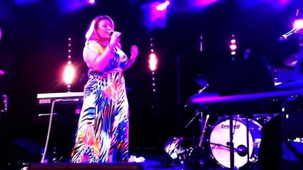 Stephen Simmonds & Sarah Dawn Finer "Tears Never Dry" & "Let me touch" Live at Grönan