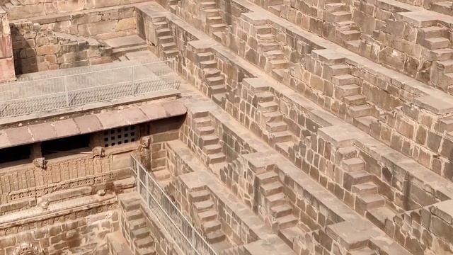 Зловещий колодец Чанд-Баори в Индии смотреть онлайн