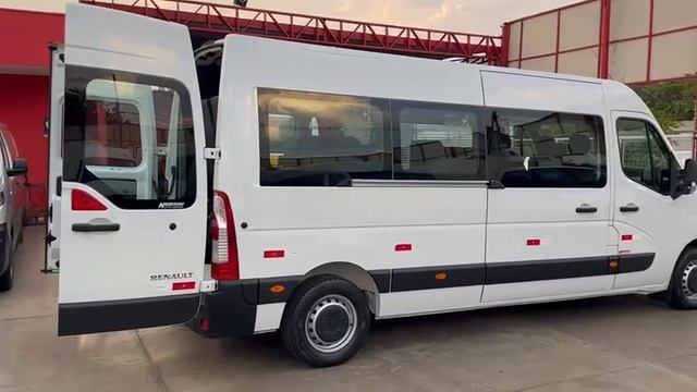 Renault Master Minibus 16L completa 2023 cód 06 смотреть онлайн