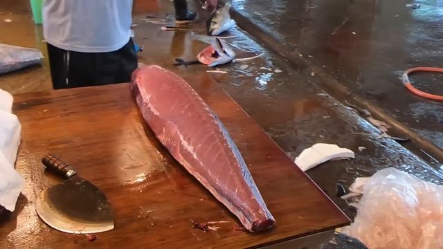 Yellowfin Tuna Cutting Skills 黃鰭鮪魚切割技能 - Taiwanese Seafood смотреть онлайн