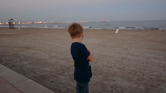 VLOG Летим в Испанию Купаемся в море Гуляем по городу Обзор цен / Trip to Spain смотреть онлайн