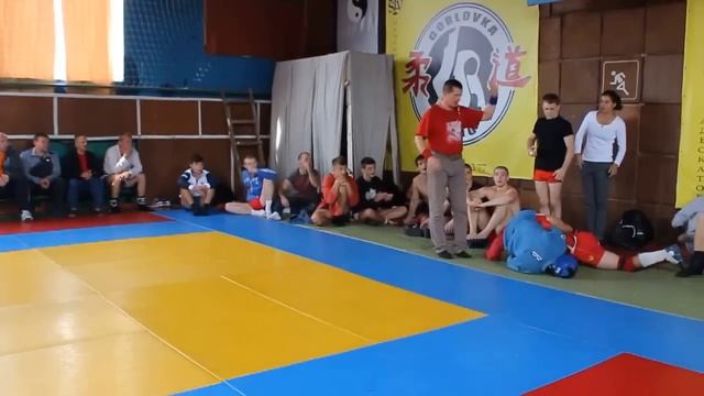 ПОСМОТРИТЕ КАК У НАС В ГОРЛОВКЕ СУДЯТ!ВСЕ БАЛЛЫ В ОДНУ СТОРОНУ! смотреть онлайн