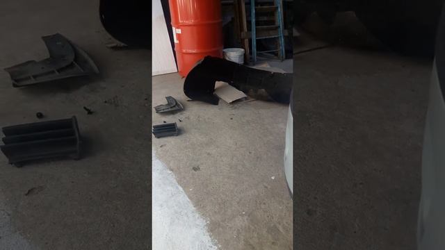 Снятие переднего крыла Skoda Octavia A5 смотреть онлайн