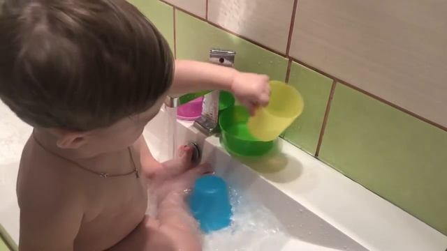 Чем занять годовалого ребёнка. Вода. смотреть онлайн