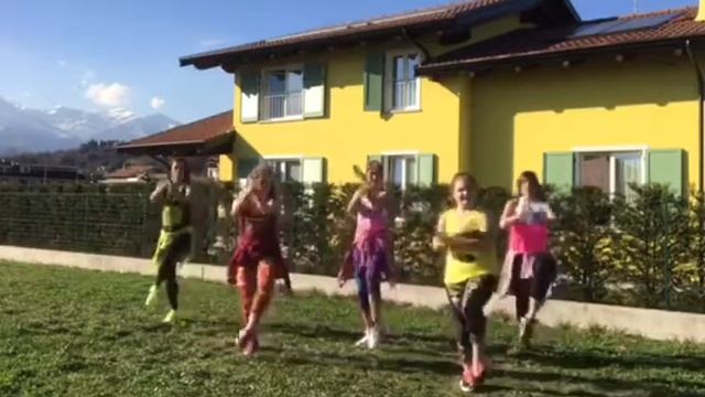 DON'T YOU NEED SOMEBODY - RedOne ft. Enrique Iglesias,R. City Serayah & Shaggy Zumba® by LA TWINZ смотреть онлайн