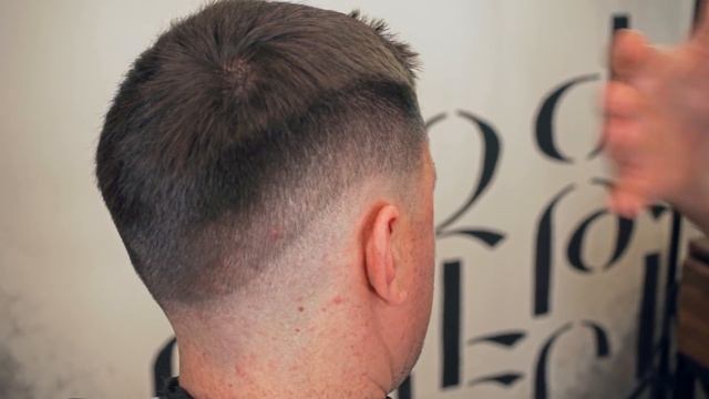 Мужская стрижка классический ПОЛУБОКС. Стрижка машинкой и ножницами. Как сделать бархатный фейд?