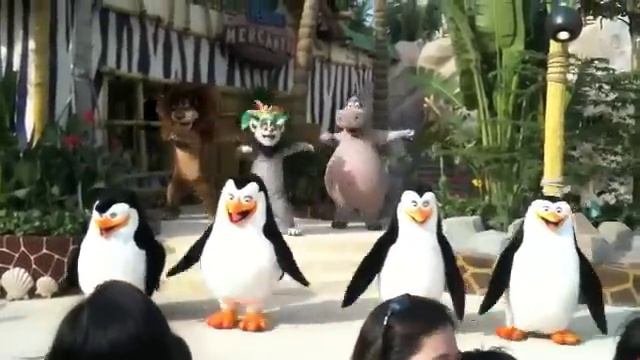 Penguins Of Madagascar Dance ( Universal Studios Singapore ) смотреть онлайн